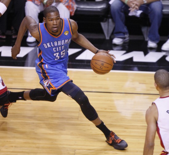 英超身价排行：枪手壕购迫近曼城 红军迎新星（英超身价榜：阿森纳豪掷逼近曼城，利物浦喜迎新秀）