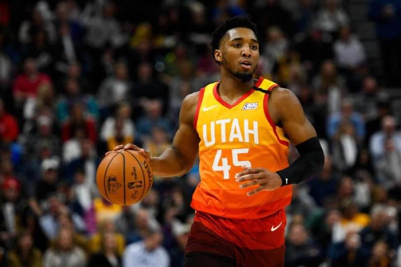 世体：巴萨凌晨抵达西班牙，为让球员休息弗里克取消次日训练（世体：巴萨凌晨返西班牙，弗里克为球员休整取消明日训练）