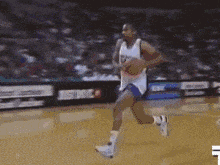 里程碑！德里克·怀特命中职业生涯第1000记三分（生涯里程碑！德里克·怀特投进第1000个三分球）