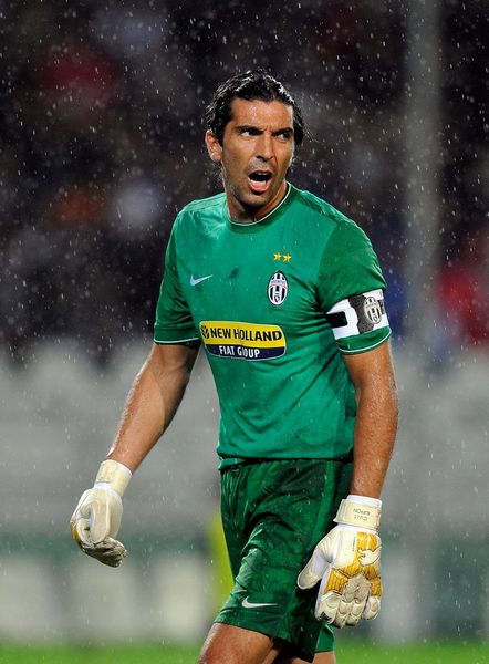 意大利杯焦点战：亚特兰大 VS 热那亚，顶级分析决定赛事走向。（意大利杯重磅对决：亚特兰大对阵热那亚，深度解析左右胜负走向）