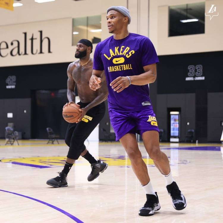 狂砍39分！恩比德：今天没了马克西，我必须得承担更多责任（恩比德轰下39分：马克西缺阵，我得扛更多责任）