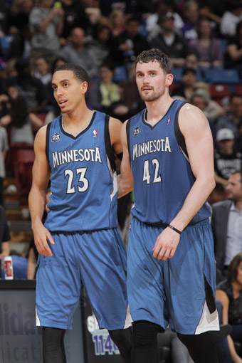 顶流对决！年终大战八强出炉：C罗PK安东尼、姆巴佩vs梅西（八强出炉！年终巅峰之战：C罗迎战安东尼，姆巴佩对垒梅西）