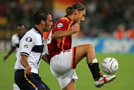 英媒：压垮骆驼的最后一根稻草，或是萨拉赫欧冠防守的懈怠（英媒：萨拉赫欧冠防守端松懈，或成球队崩盘的决定性诱因）