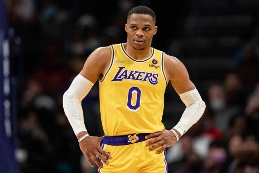 半场：巴萨4-1贝蒂斯，费兰戴帽，巴尔德吉传射，安东尼破门（半场战报：巴萨4-1领先贝蒂斯，费兰帽子戏法，巴尔德吉传射，安东尼建功）