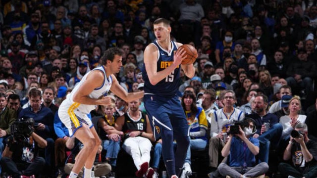 暖心，身患横纹肌肉瘤的河南队小球迷收到王上源送的签名球衣（王上源赠签名球衣 温暖河南队患横纹肌肉瘤小球迷）