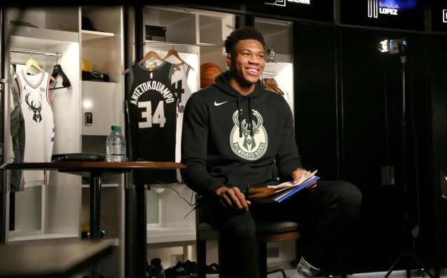 稳定输出！张镇麟半场5中3拿到8分2助1帽（张镇麟半场5投3中砍下8分2助攻1封盖，表现稳健）