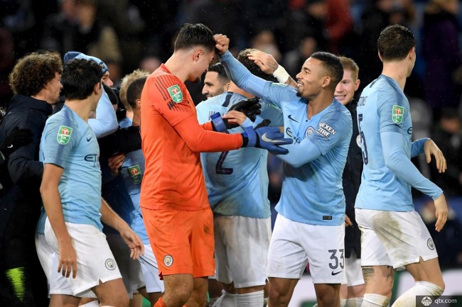 天赋碾压！文班亚马接球背转身后仰跳投 造成切特犯规打成2+1（文班亚马天赋爆棚：背转身后仰跳投命中并造切特犯规，强势完成2+1）