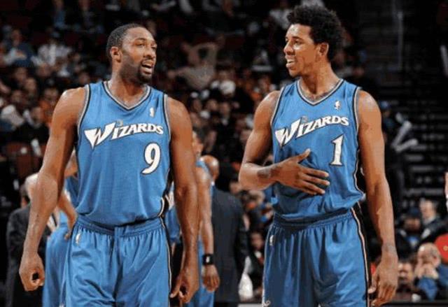 颁奖规则和典礼流程引争议，中足联将听各方意见后在明年调整（颁奖规则与典礼流程引发争议，中足联将广泛征求意见并于明年调整）